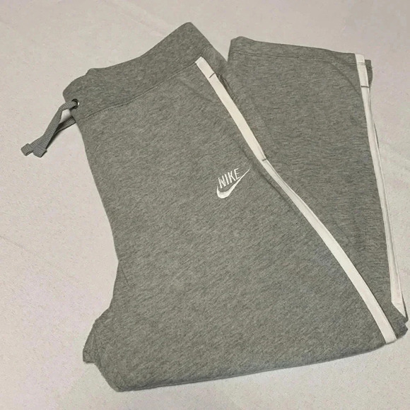 Nike Women’s Sportswear Jersey Capris,Gray. Size M. - Picture 2 of 4